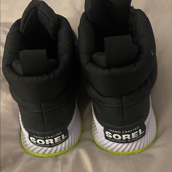 Sorel Women’s Out and About Puffy Zip Boot in black with white and neon - Picture 4 of 4